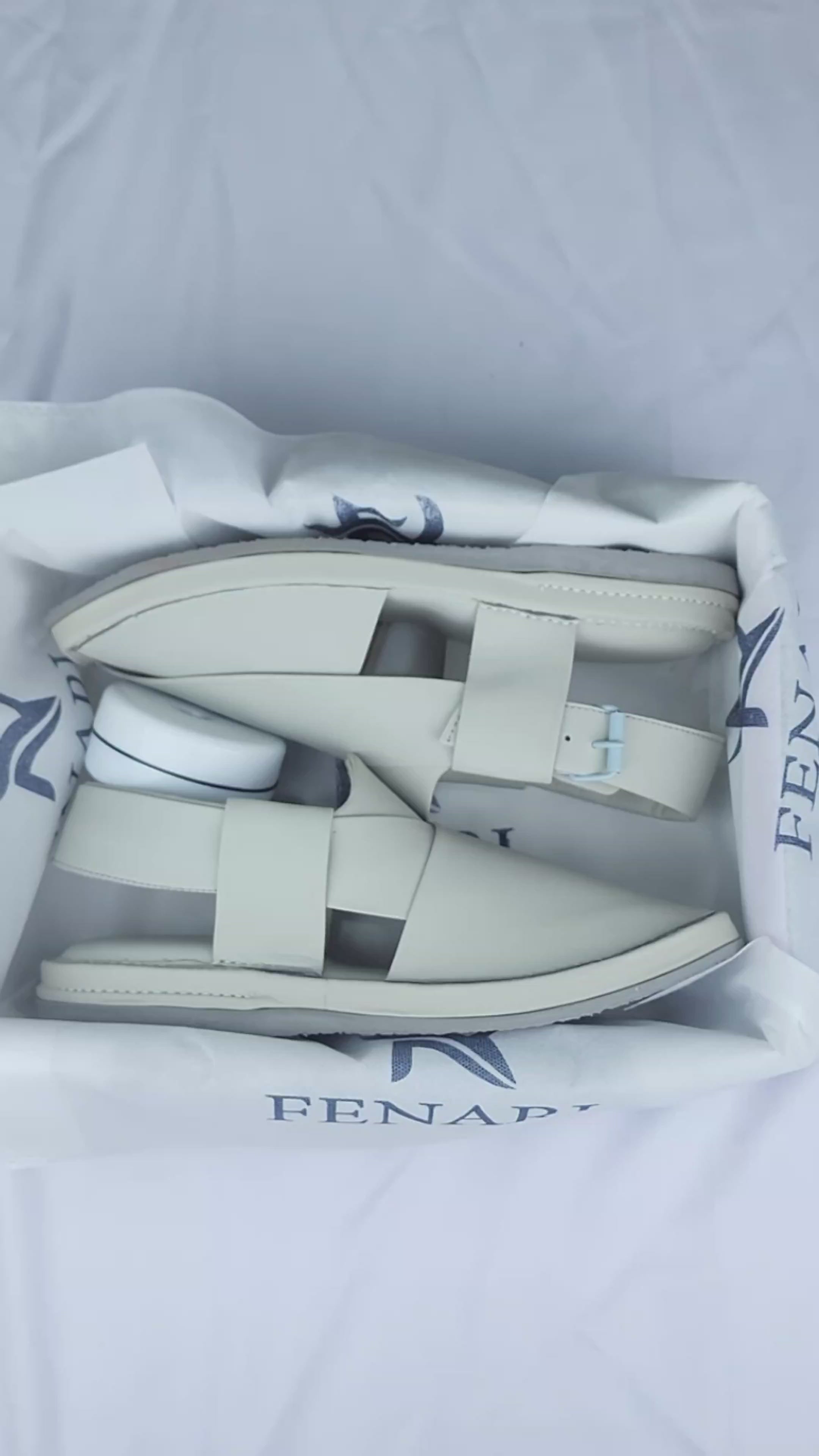 Kaptan Whitish Grey